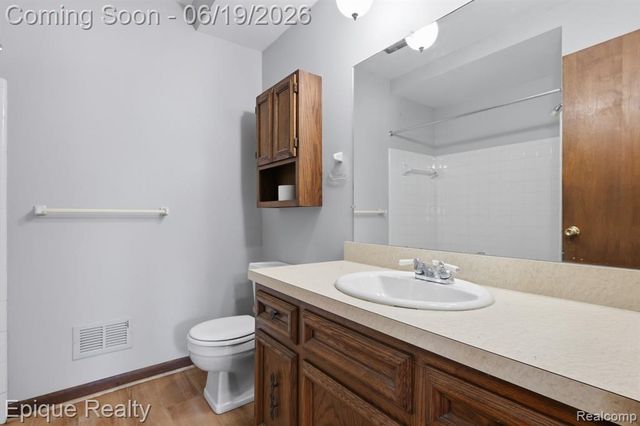 51600 Shelby Road, Utica, MI 48316