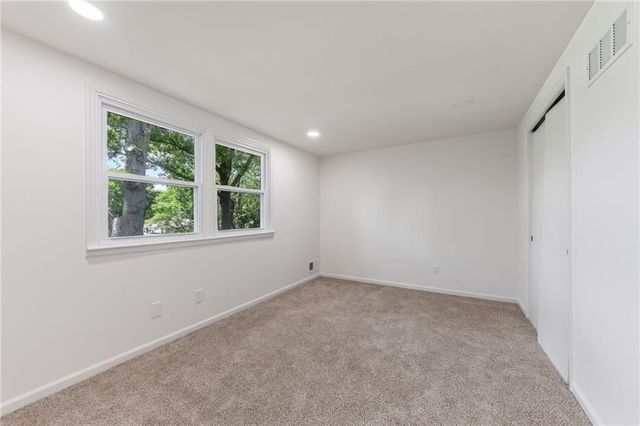 1006 Orrington Place, Lee's Summit, MO 64081