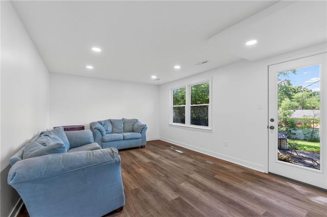 1006 Orrington Place, Lee's Summit, MO 64081