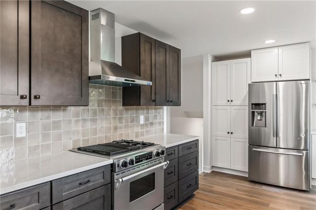 1006 Orrington Place, Lee's Summit, MO 64081