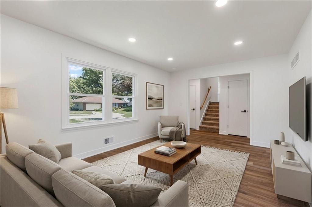 1006 Orrington Place, Lee's Summit, MO 64081
