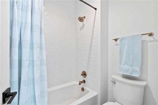1223 Maple Chase Lane, Winston-salem, NC 27106