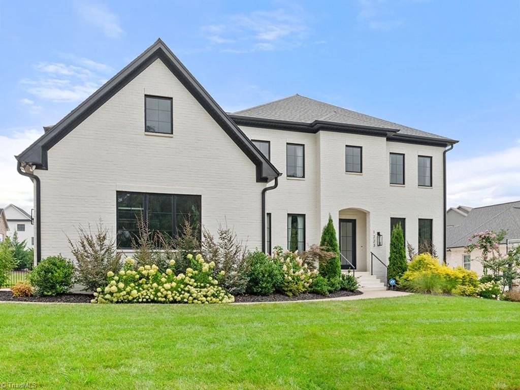 1223 Maple Chase Lane, Winston-salem, NC 27106