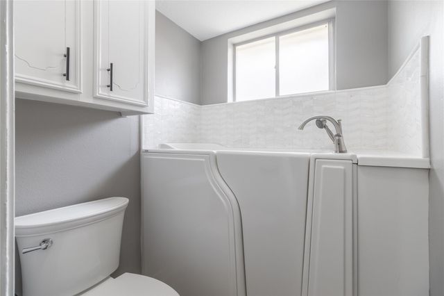 4102 Longhorn Drive, Baytown, TX 77521