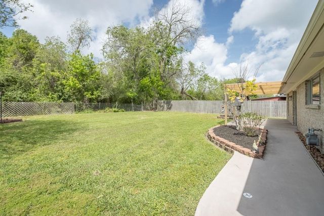 4102 Longhorn Drive, Baytown, TX 77521