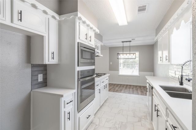 4102 Longhorn Drive, Baytown, TX 77521