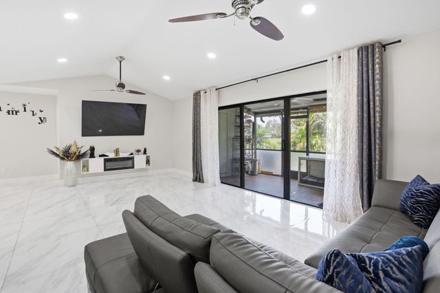 23451 SW 55th Avenue B, Boca Raton, FL 33433