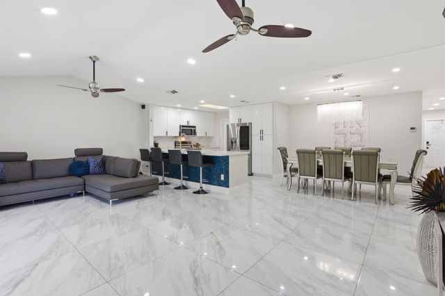 23451 SW 55th Avenue B, Boca Raton, FL 33433