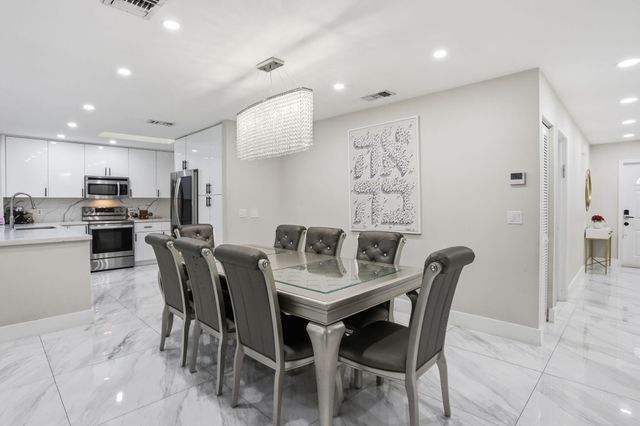 23451 SW 55th Avenue B, Boca Raton, FL 33433