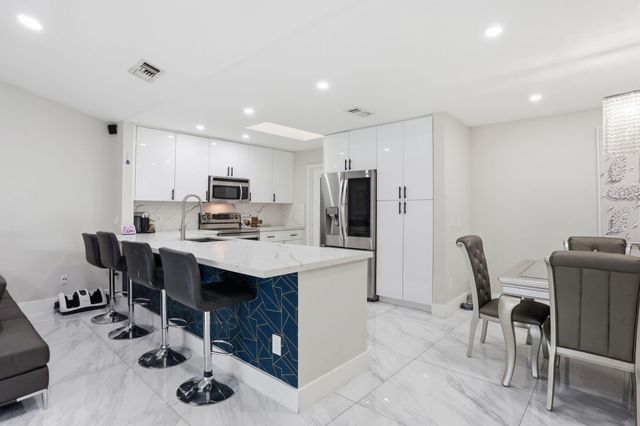 23451 SW 55th Avenue B, Boca Raton, FL 33433