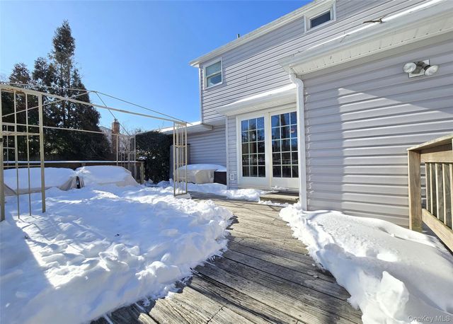 15 Mountain Street, Ronkonkoma, NY 11779