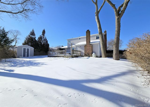 15 Mountain Street, Ronkonkoma, NY 11779