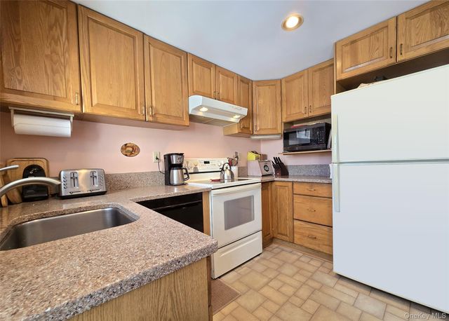 15 Mountain Street, Ronkonkoma, NY 11779