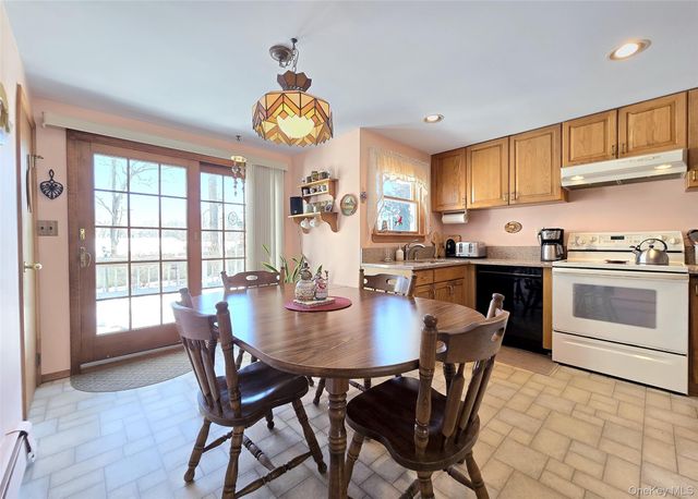 15 Mountain Street, Ronkonkoma, NY 11779