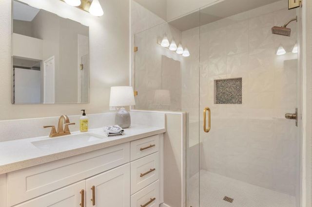 704 Vista Lago N, Palm Desert, CA 92211