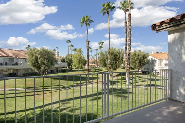 704 Vista Lago N, Palm Desert, CA 92211