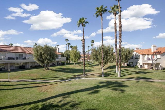 704 Vista Lago N, Palm Desert, CA 92211