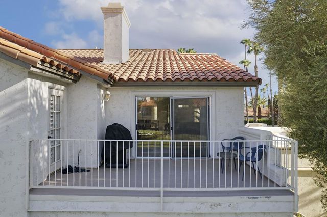 704 Vista Lago N, Palm Desert, CA 92211