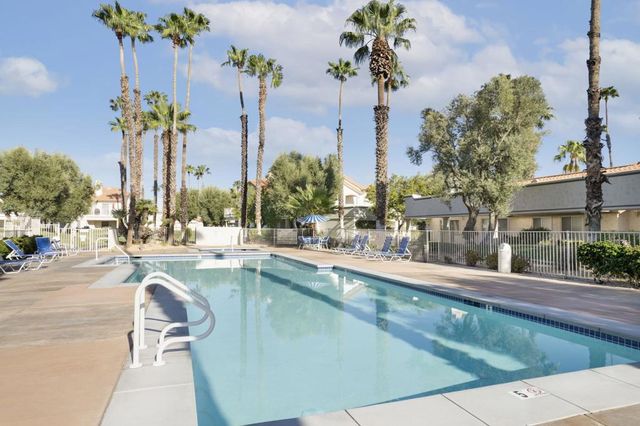 704 Vista Lago N, Palm Desert, CA 92211