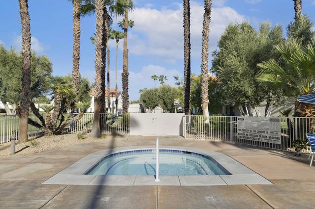704 Vista Lago N, Palm Desert, CA 92211