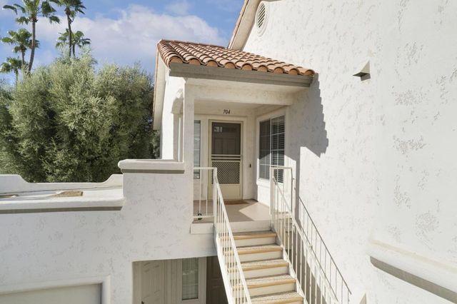 704 Vista Lago N, Palm Desert, CA 92211