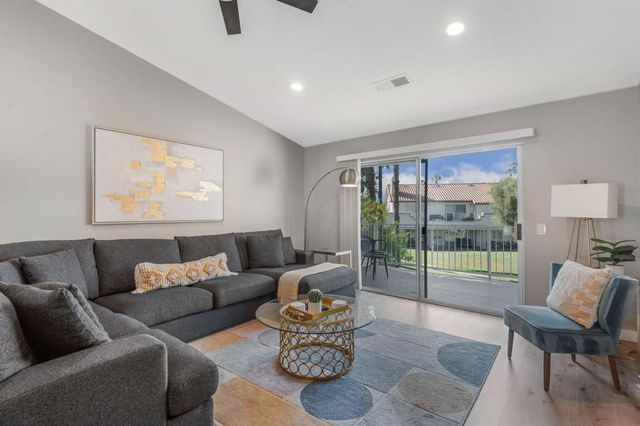 704 Vista Lago N, Palm Desert, CA 92211