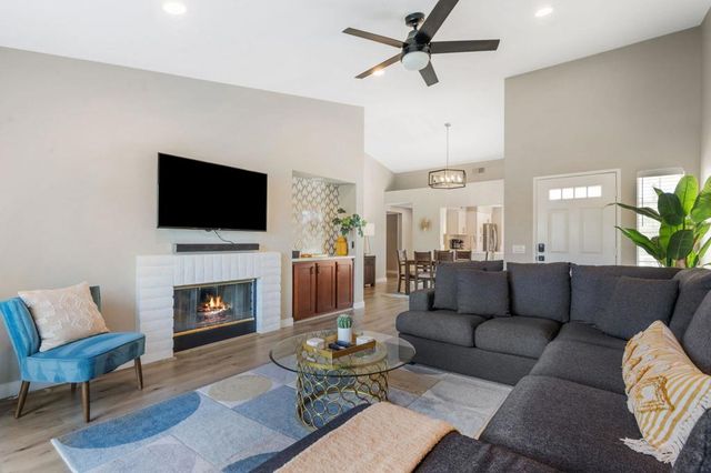 704 Vista Lago N, Palm Desert, CA 92211