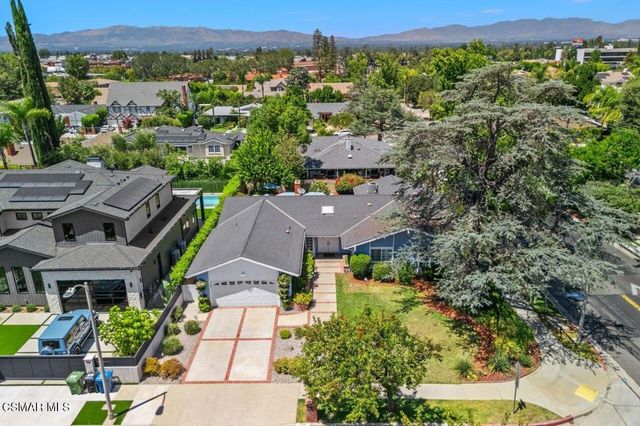 17701 Corinthian Drive, Encino, CA 91316