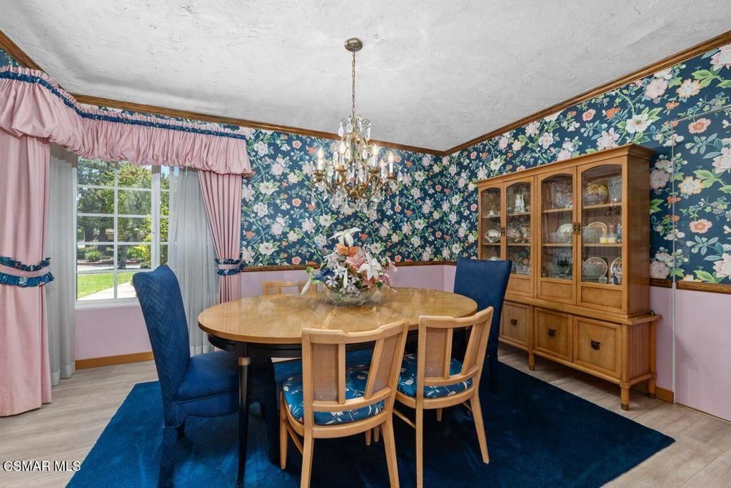 Image 12 of property listing at 17701 Corinthian Drive, Encino, CA 91316