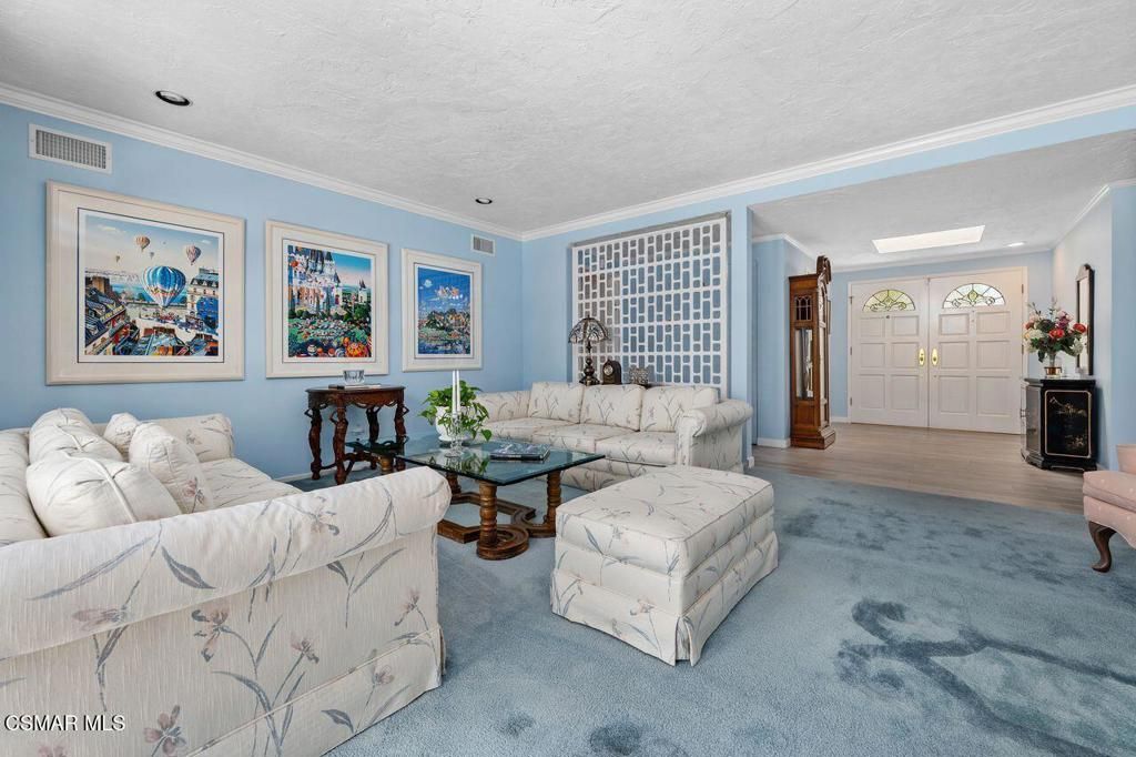 Image 16 of property listing at 17701 Corinthian Drive, Encino, CA 91316