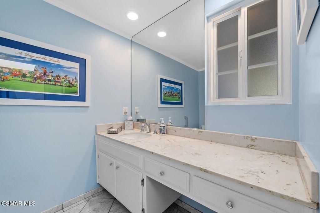 Image 18 of property listing at 17701 Corinthian Drive, Encino, CA 91316