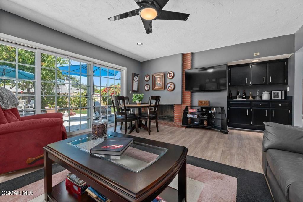 Image 2 of property listing at 17701 Corinthian Drive, Encino, CA 91316