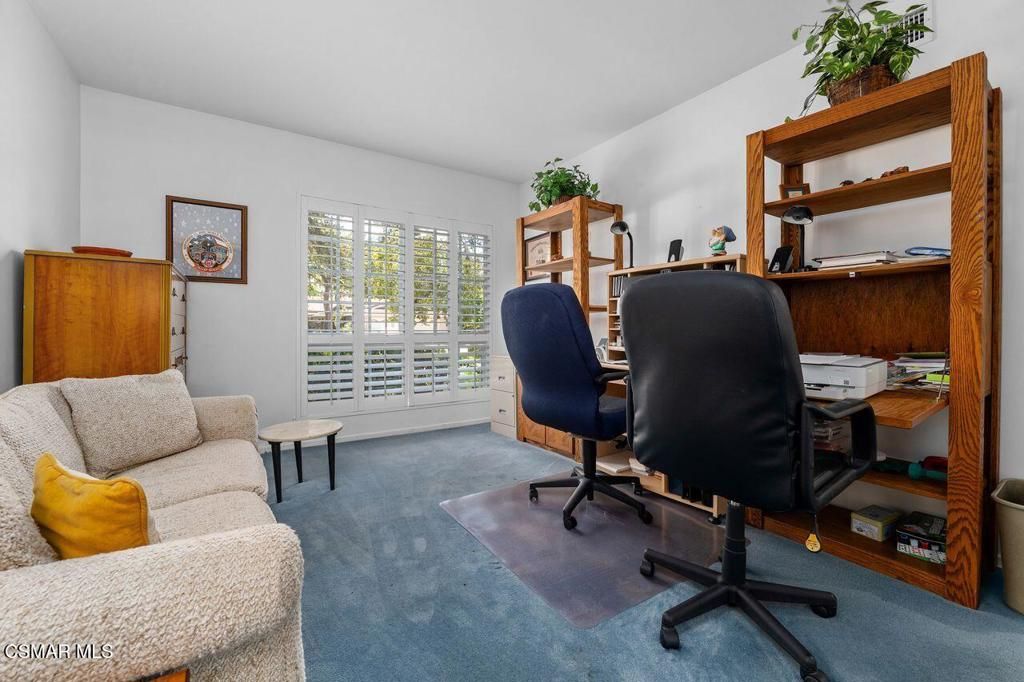 Image 25 of property listing at 17701 Corinthian Drive, Encino, CA 91316