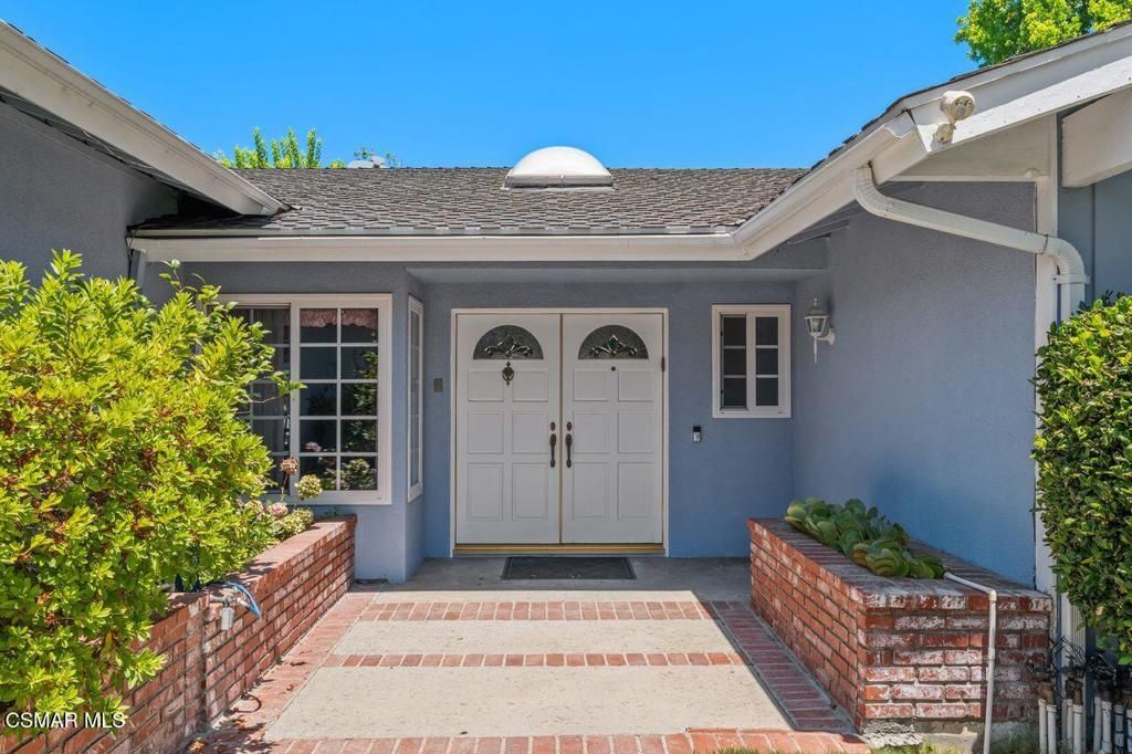 Image 31 of property listing at 17701 Corinthian Drive, Encino, CA 91316