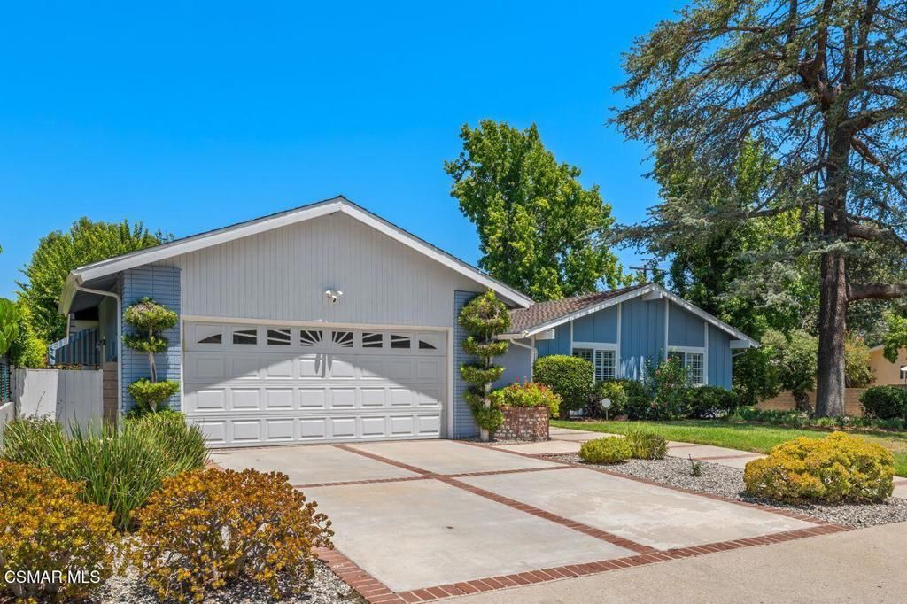 Image 32 of property listing at 17701 Corinthian Drive, Encino, CA 91316