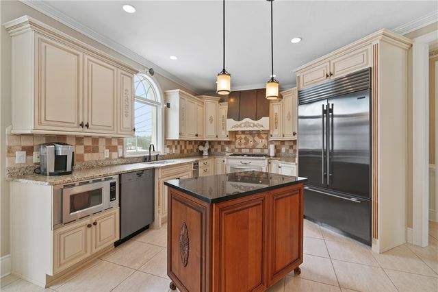 470 Four Lakes Dr, Adams Twp, PA 15044