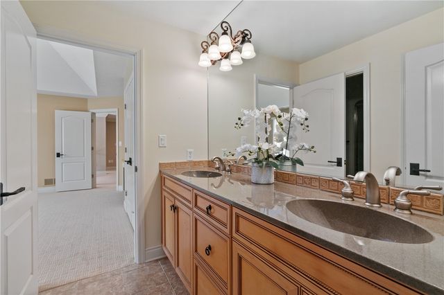 470 Four Lakes Dr, Adams Twp, PA 15044