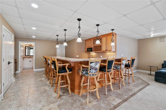 470 Four Lakes Dr, Adams Twp, PA 15044