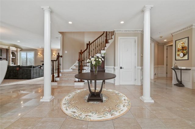 470 Four Lakes Dr, Adams Twp, PA 15044