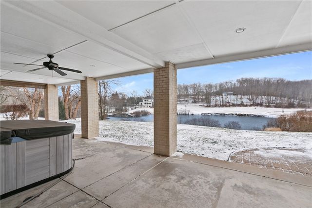 470 Four Lakes Dr, Adams Twp, PA 15044