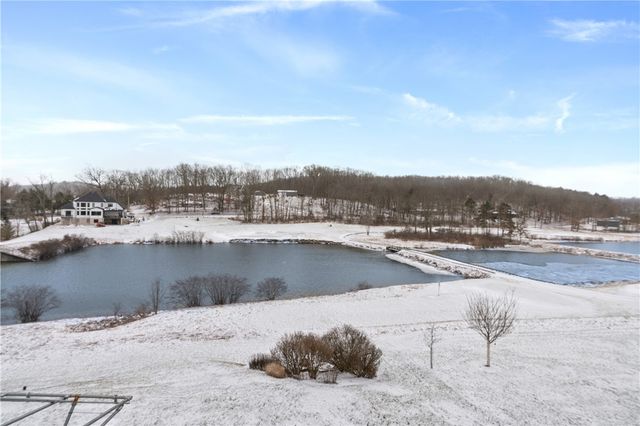 470 Four Lakes Dr, Adams Twp, PA 15044