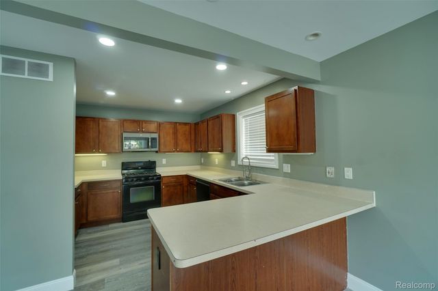 61 Narrin Street N, Ortonville Village, MI 48462