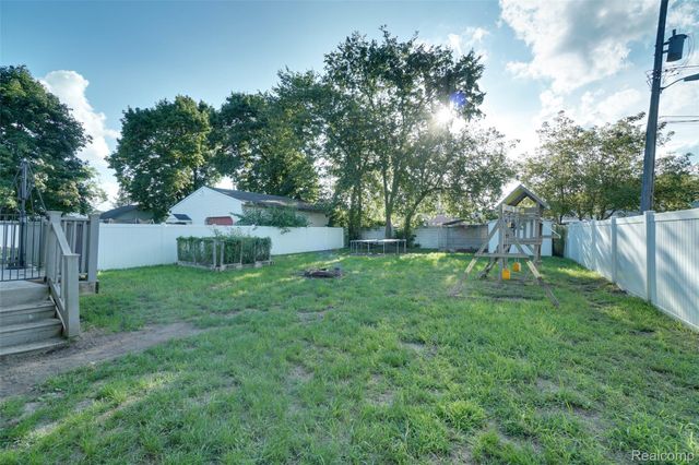 61 Narrin Street N, Ortonville Village, MI 48462