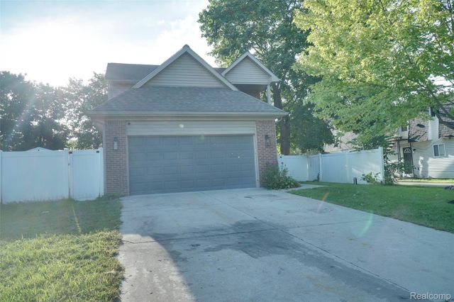 61 Narrin Street N, Ortonville Village, MI 48462