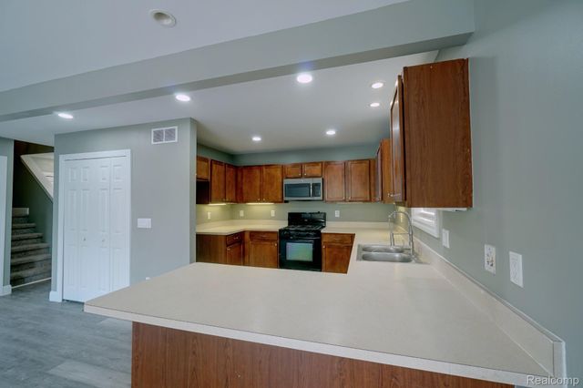 61 Narrin Street N, Ortonville Village, MI 48462