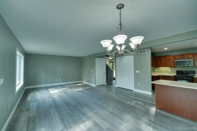 61 Narrin Street N, Ortonville Village, MI 48462