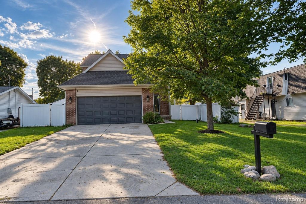 61 Narrin Street N, Ortonville Village, MI 48462