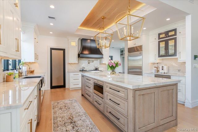 10 SKYLARK Road, Massapequa Park, NY 11762