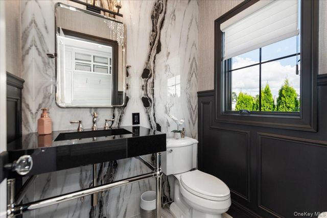 10 SKYLARK Road, Massapequa Park, NY 11762