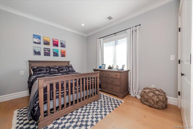 10 SKYLARK Road, Massapequa Park, NY 11762